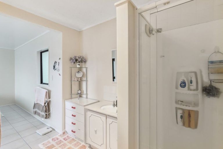 Photo of property in 66 Renown Road, Raumati South, Paraparaumu, 5032