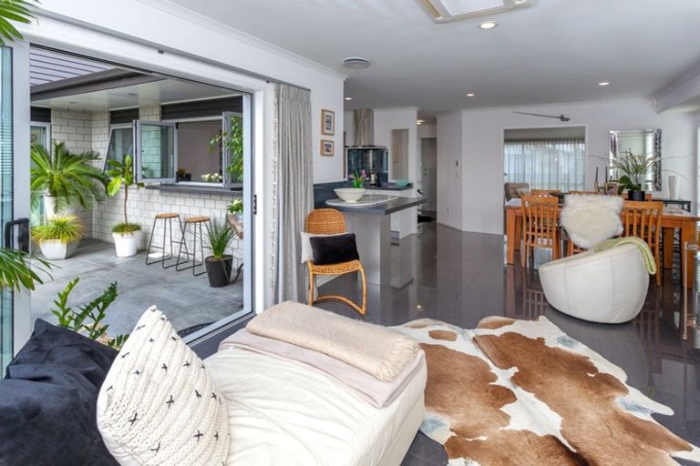 Photo of property in 10 Waitotara Way, Whitianga, 3510