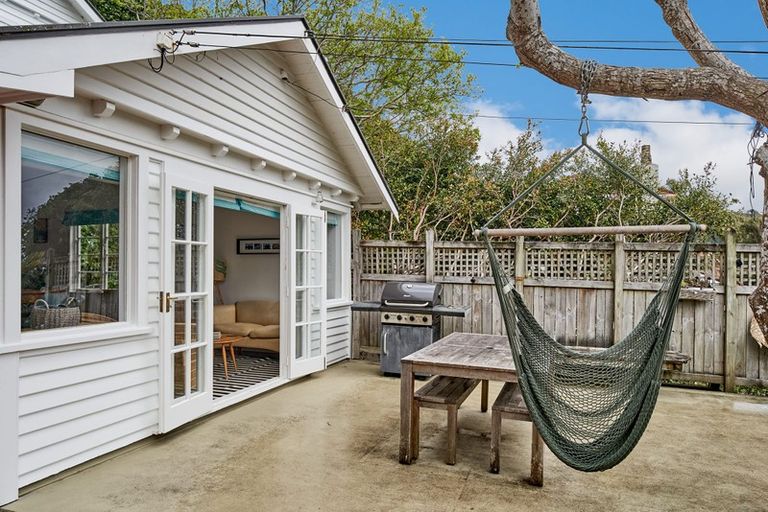 Photo of property in 337 Muritai Road, Eastbourne, Lower Hutt, 5013