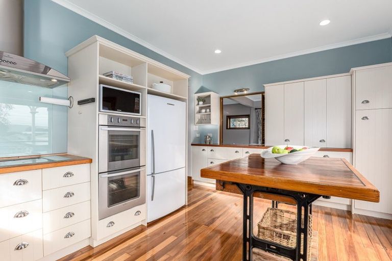 Photo of property in 335 Muritai Road, Eastbourne, Lower Hutt, 5013