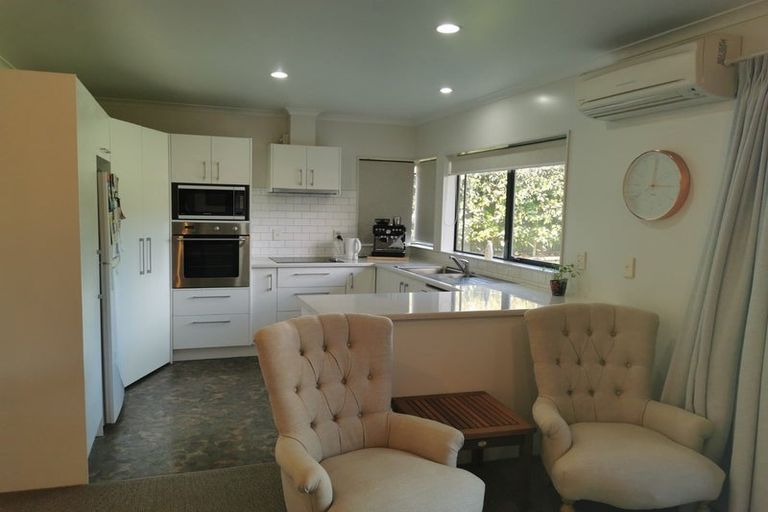 Photo of property in 33 Saint James Drive, Huntington, Hamilton, 3210