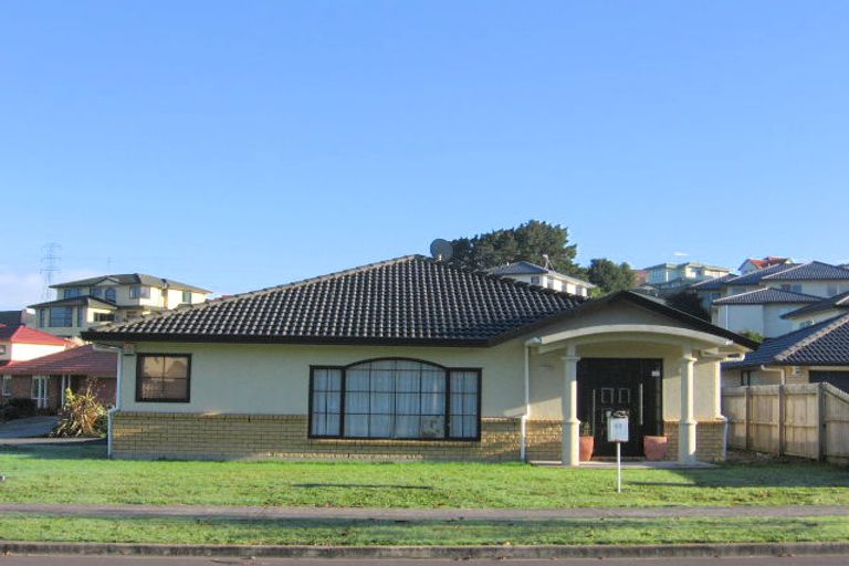 Photo of property in 43 De Havilland Drive, Goodwood Heights, Auckland, 2105