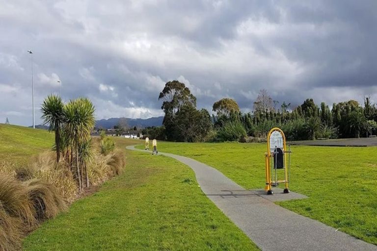 Photo of property in 2 Sheehan Road, Te Atatu South, Auckland, 0610