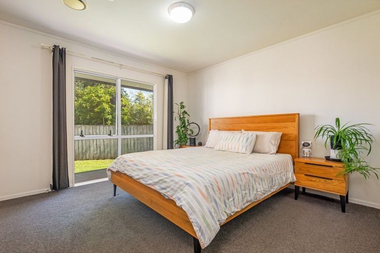 Photo of property in 19 Peppertree Glade, Kelvin Grove, Palmerston North, 4414