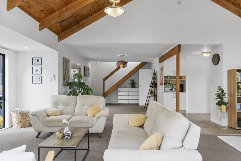 Photo of property in 50 Lagoon Way, West Harbour, Auckland, 0618