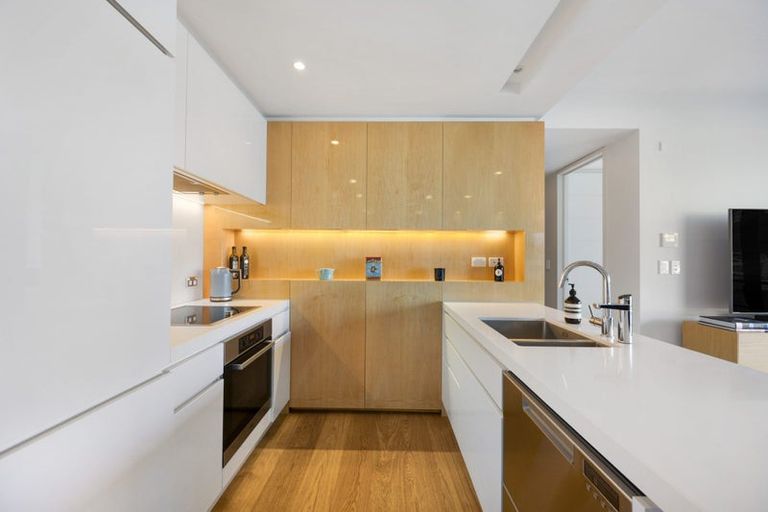 Photo of property in Clyde Quay Wharf, 2a/3 Clyde Quay Wharf, Te Aro, Wellington, 6011