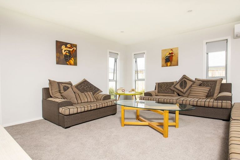 Photo of property in 18 Tarata Grove, Lansdowne, Masterton, 5810