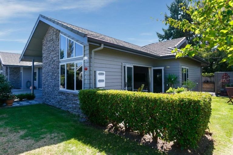 Photo of property in 15 Parata Street, Two Mile Bay, Taupo, 3330