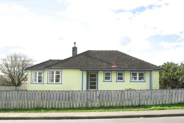 Photo of property in 2 Freyberg Terrace, Waipukurau, 4200