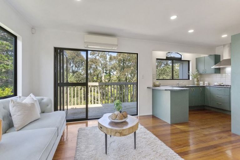 Photo of property in 36 Lorikeet Place, Unsworth Heights, Auckland, 0632