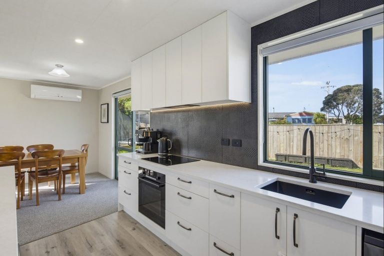 Photo of property in 16b Karaka Street, Otaki Beach, Otaki, 5512