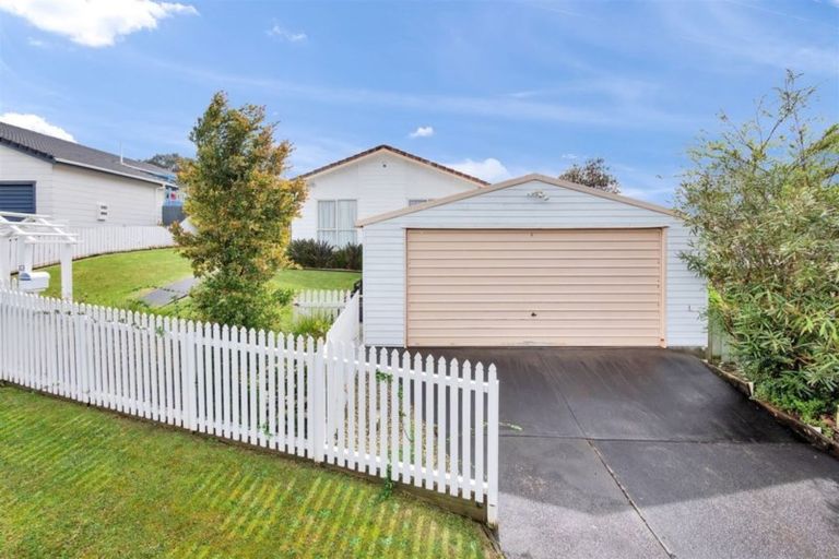 Photo of property in 13 Broadfield Street, Massey, Auckland, 0614