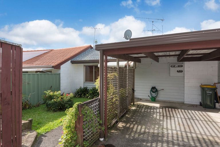 Photo of property in 1a Dolbear Street, Titirangi, Auckland, 0604