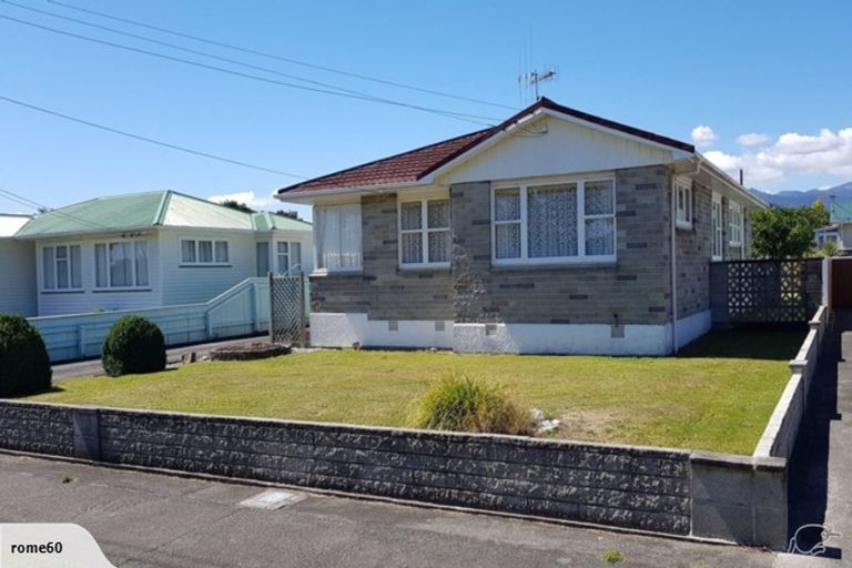 Photo of property in 6 Winchester Street, Levin, 5510