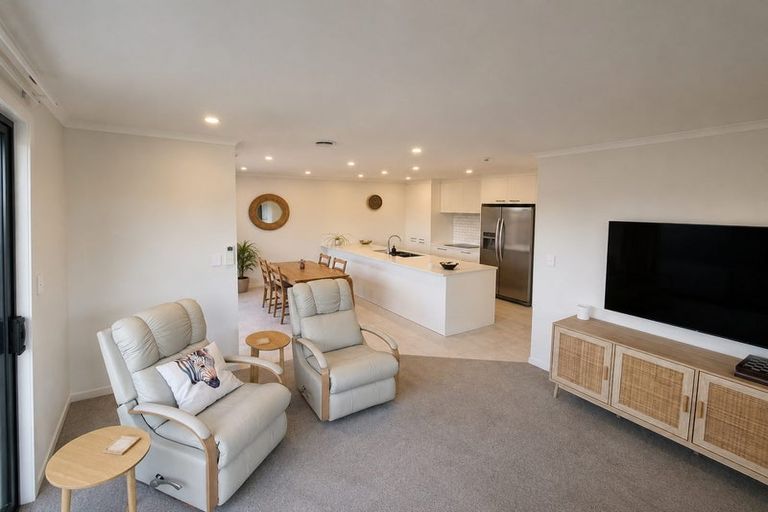 Photo of property in 8 Routeburn Lane, Karaka, Papakura, 2124