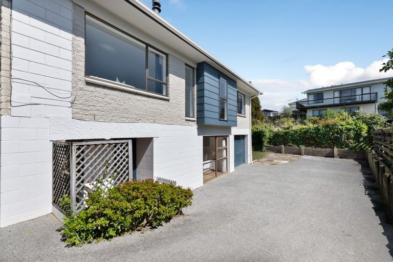 Photo of property in 2/27 Knightsbridge Drive, Forrest Hill, Auckland, 0620