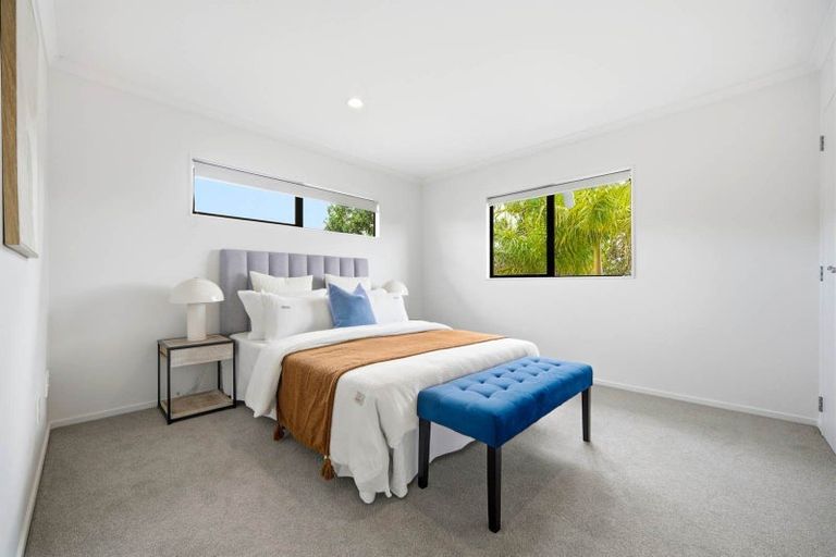 Photo of property in 1 William Gamble Drive, Greenhithe, Auckland, 0632
