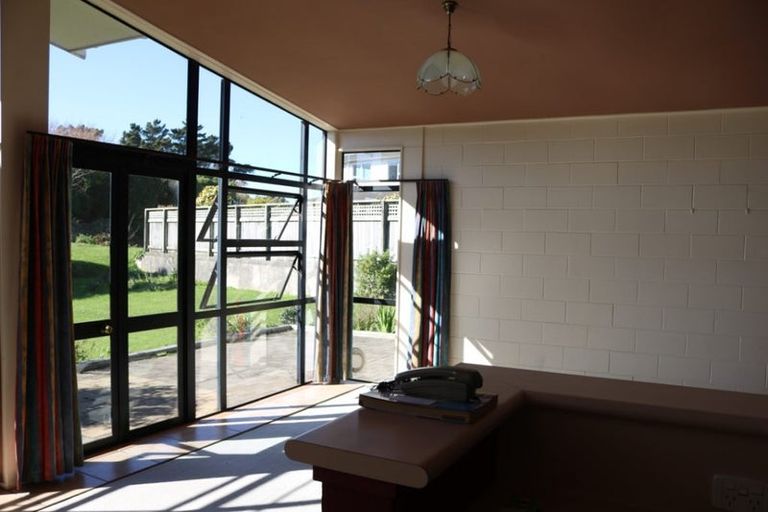 Photo of property in 6 Otamarau Grove, Maungaraki, Lower Hutt, 5010