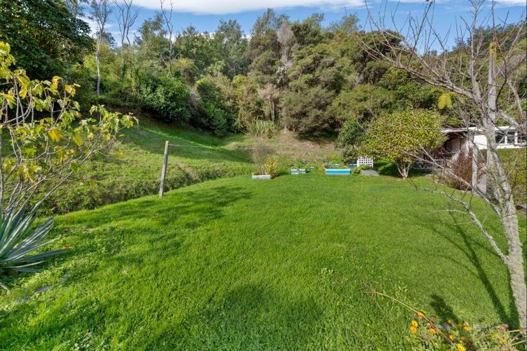 Photo of property in 15 Milton Terrace, Picton, 7220