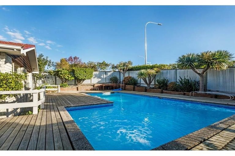 Photo of property in 319 Albany Highway, Rosedale, Auckland, 0632
