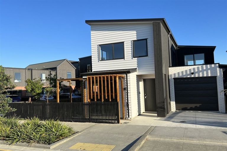 Photo of property in 27 Desalt Drive, Hobsonville, Auckland, 0616