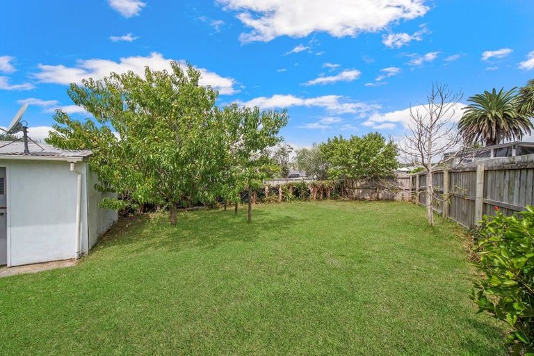 Photo of property in 51 Fairclough Road, Beach Haven, Auckland, 0626