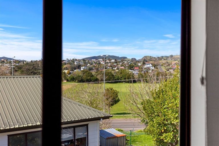 Photo of property in 3 Titiro Way, Welcome Bay, Tauranga, 3112