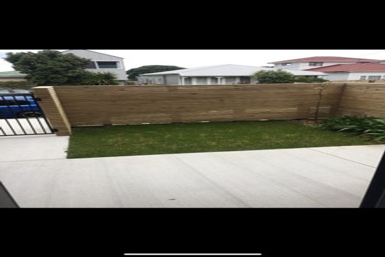 Photo of property in 2/20 Trent Street, Island Bay, Wellington, 6023