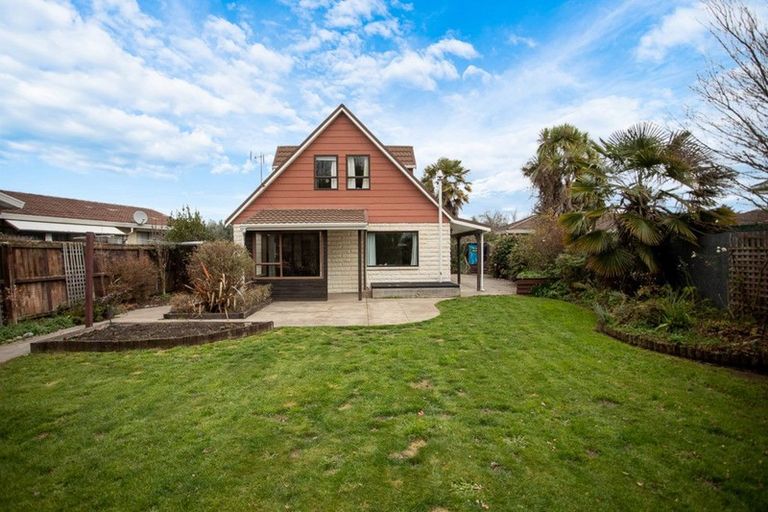 Photo of property in 16 Sawtell Place, Northcote, Christchurch, 8052