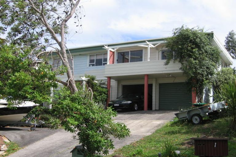 Photo of property in 3 Asbury Crescent, Campbells Bay, Auckland, 0630