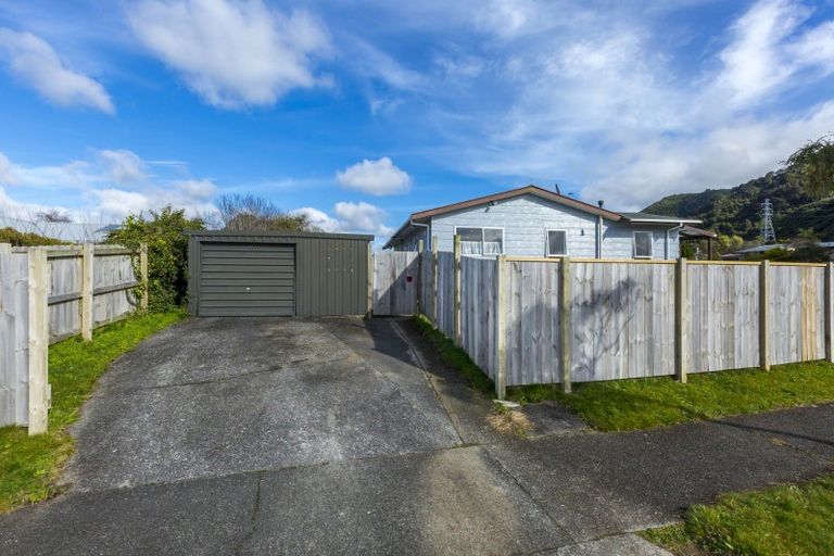Photo of property in 1 Wyoming Grove, Totara Park, Upper Hutt, 5018