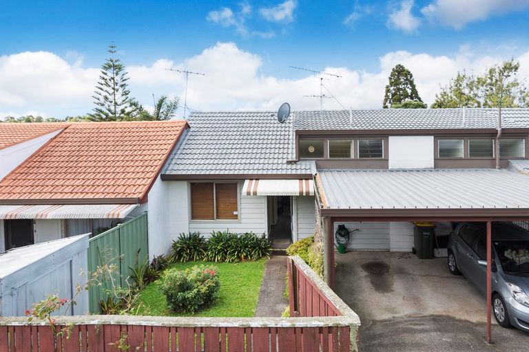 Photo of property in 1a Dolbear Street, Titirangi, Auckland, 0604