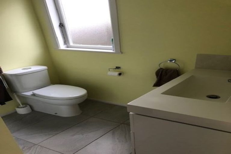 Photo of property in 93 Edgewater Drive, Pakuranga, Auckland, 2010