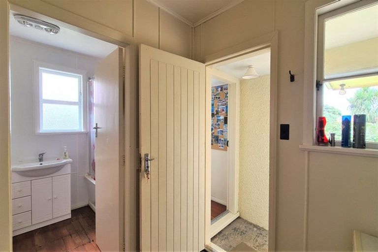 Photo of property in 82 Domett Street, Opunake, 4616