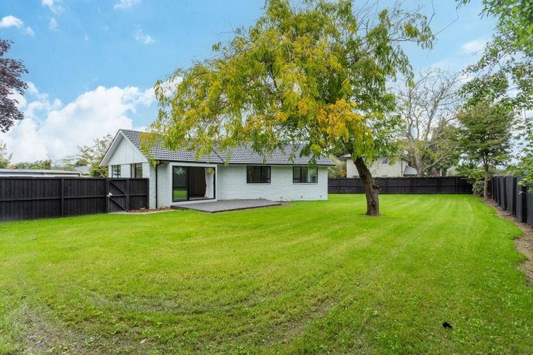 Photo of property in 8c Leeman Place, Redwood, Christchurch, 8051