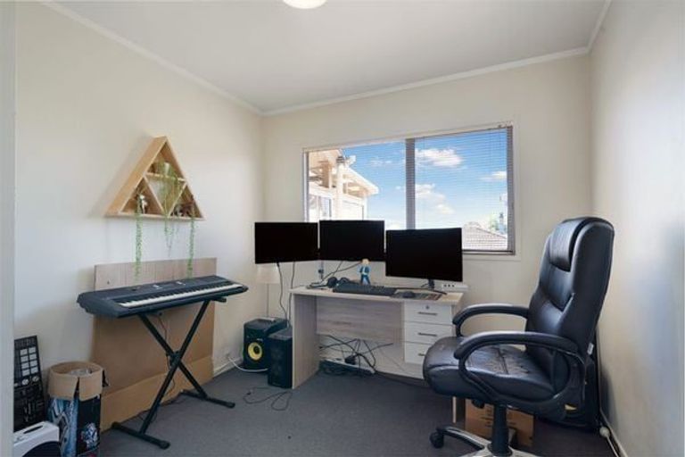 Photo of property in 42a Farwood Drive, Henderson, Auckland, 0612