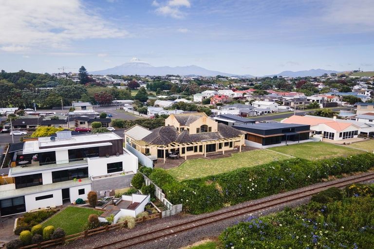 Photo of property in 38 Birdwood Avenue, Moturoa, New Plymouth, 4310