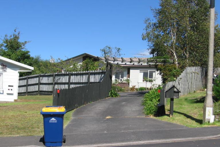 Photo of property in 20 Jumento Place, Unsworth Heights, Auckland, 0632
