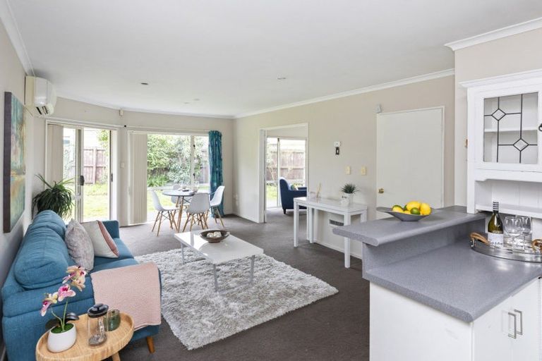 Photo of property in 10 Fieldmoor Place, Parklands, Christchurch, 8083