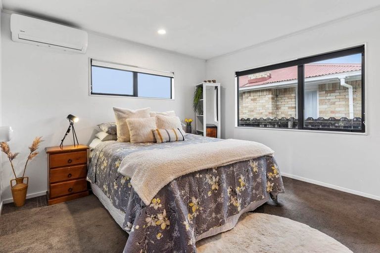 Photo of property in 21 Waterview Road West, Stanley Point, Auckland, 0624