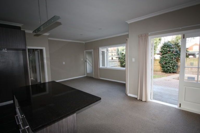 Photo of property in 12 Montgomery Terrace, Hokowhitu, Palmerston North, 4410