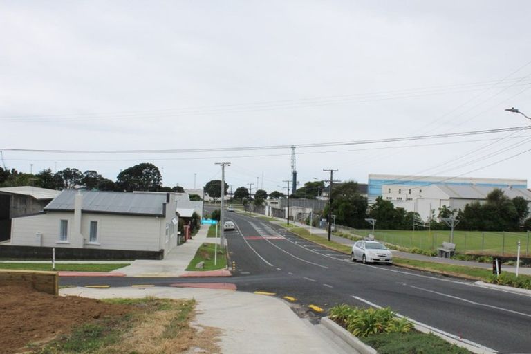 Photo of property in 38 Pioneer Road, Moturoa, New Plymouth, 4310