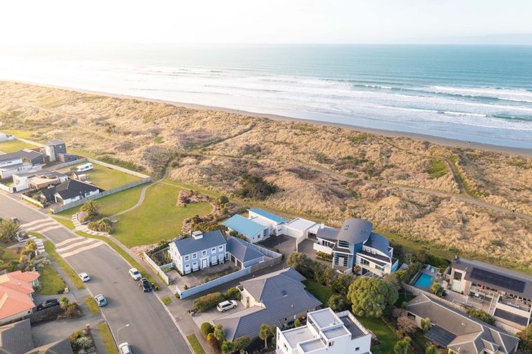 Photo of property in 80 Aston Drive, Waimairi Beach, Christchurch, 8083
