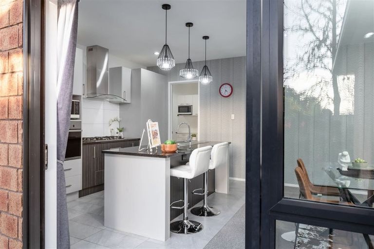 Photo of property in 12 Hampshire Court, Flagstaff, Hamilton, 3210