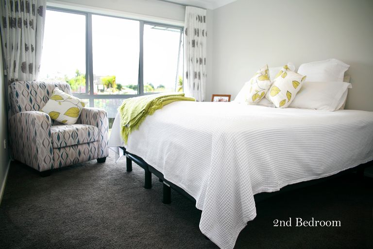 Photo of property in 12 Portofino Point, Karaka, Papakura, 2113