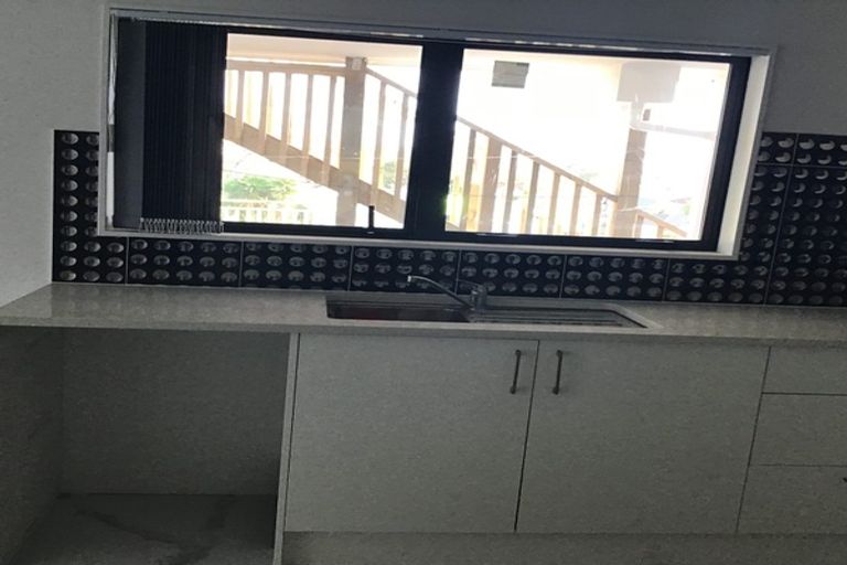 Photo of property in 18 Brunner Road, Glen Eden, Auckland, 0602