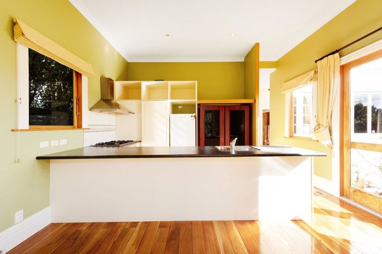 Photo of property in 3 Harbour View Road, Northland, Wellington, 6012