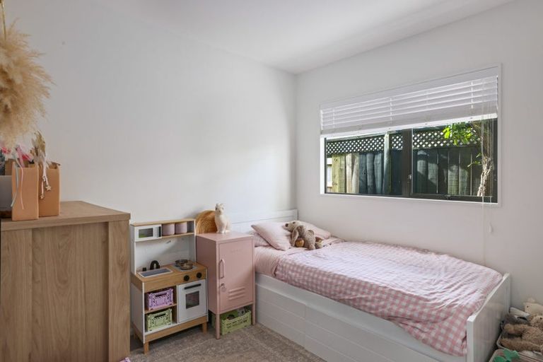 Photo of property in 15a Teal Crescent, Beach Haven, Auckland, 0626