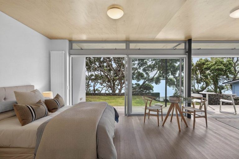 Photo of property in 94 Stanley Point Road, Stanley Point, Auckland, 0624