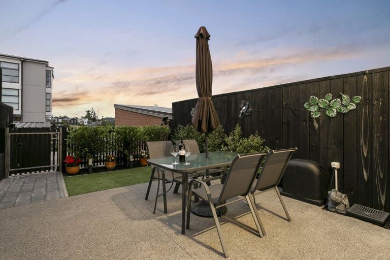 Photo of property in 62 Hobsonville Point Road, Hobsonville, Auckland, 0616